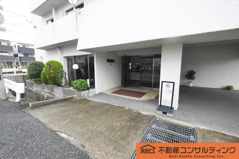 西宮ハウスの駐車場