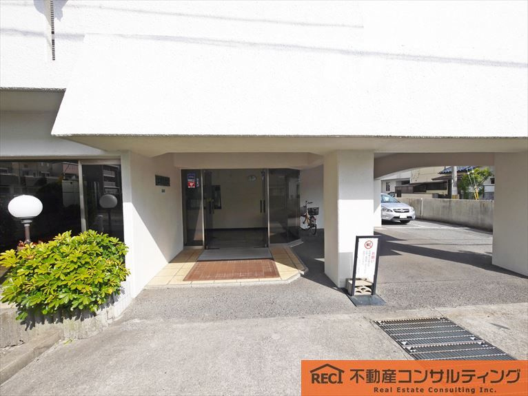 西宮ハウスの駐車場