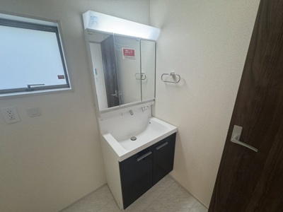 【独立洗面台】 | 豊見城市我那覇（全3棟）3号棟 | 3号棟　三面鏡付き洗髪洗面化粧台♪