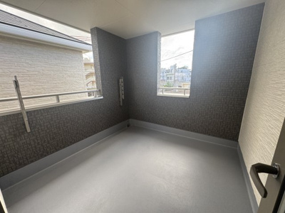 【バルコニー】 | 豊見城市我那覇（全3棟）3号棟 | 3号棟　2階ホールからバルコニー出入り可♪（インナーバルコニー）