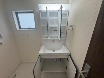 【独立洗面台】 | 豊見城市我那覇（全3棟）3号棟 | 3号棟　三面鏡付き洗髪洗面化粧台♪