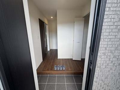 【玄関】 | 豊見城市我那覇（全3棟）3号棟 | 3号棟　十分な収納付き玄関♪