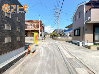【前面道路含む現地写真】