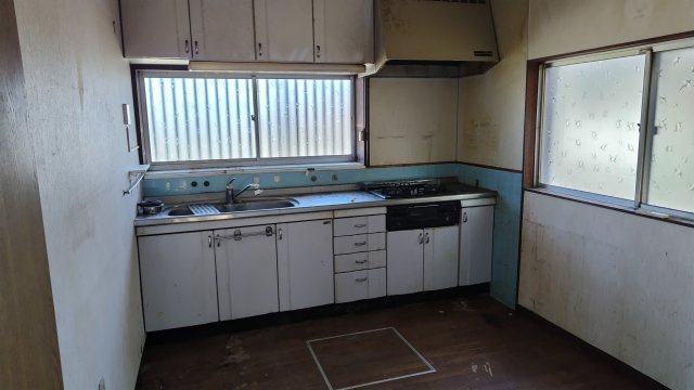 ６６４６３　羽島市上中町長間中古戸建てのキッチン