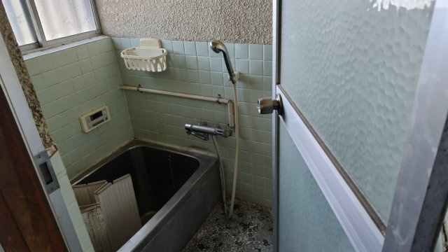 ６６４６３　羽島市上中町長間中古戸建ての浴室