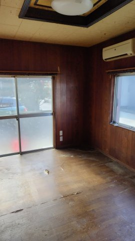 ６６４６３　羽島市上中町長間中古戸建ての洋室