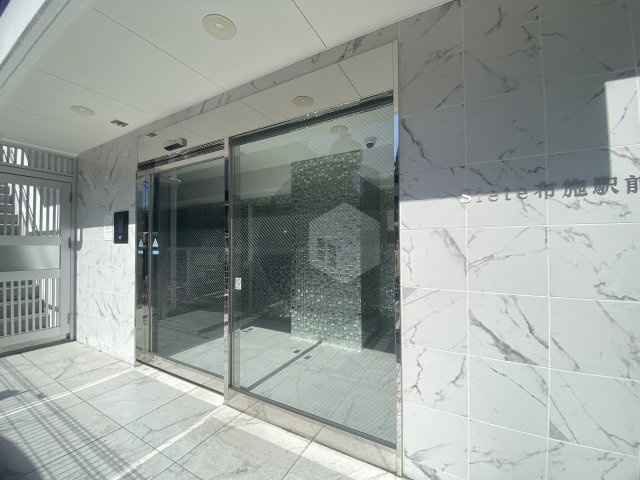 Siete布施駅前のエントランス