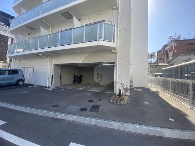 Siete布施駅前の駐車場