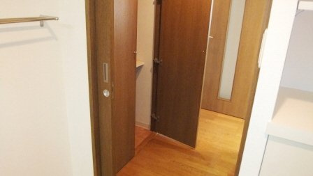 アソシエール西船橋の収納|廊下部分の収納