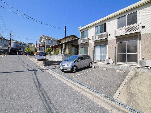 レオネクストサウスウェイヴの駐車場