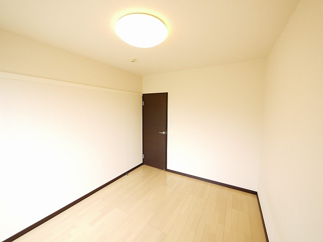 レオネクストサウスウェイヴの洋室|個人の部屋や寝室として使える洋室です