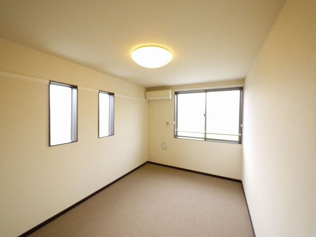 レオネクストサウスウェイヴの居間・リビング|ゆったりとした居間です