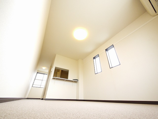 レオネクストサウスウェイヴの居間・リビング|こちらの居間で趣味の時間をお楽しみください