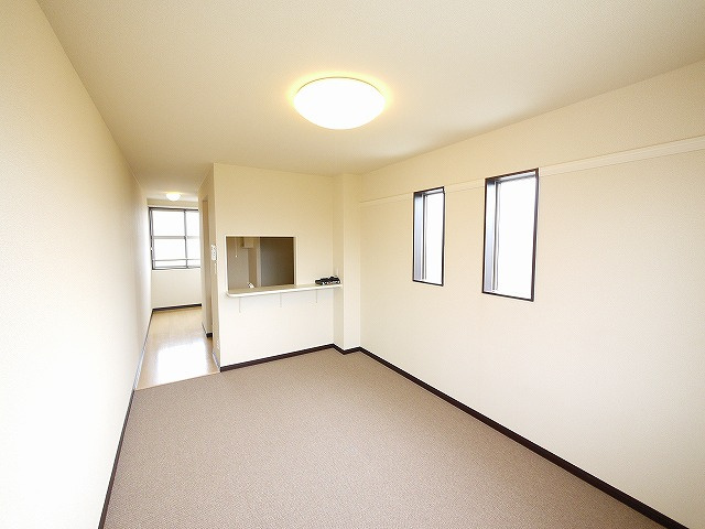 レオネクストサウスウェイヴの居間・リビング|こちらのリビングで趣味の時間をお楽しみください