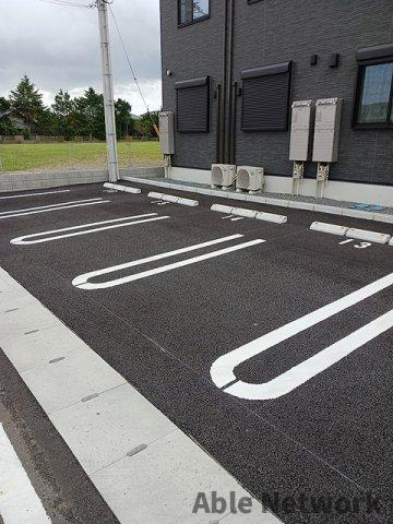ニコリヴⅠの駐車場