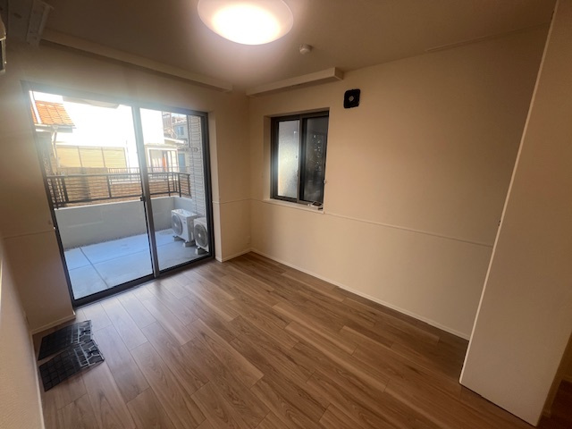 メゾン　メルヴェイユの居間・リビング|別部屋の写真です