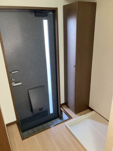 アヴァンティ東本浦の玄関|明るい玄関です