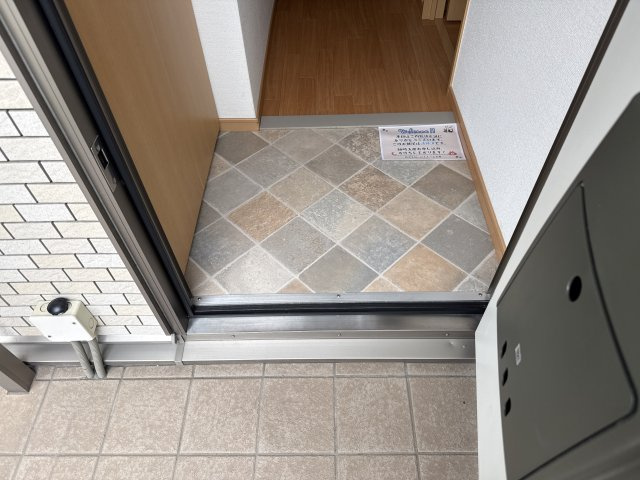 ファミール　Ｄ棟の玄関