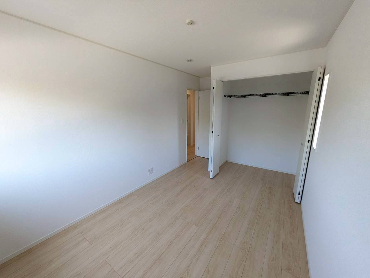 柳川市間の新築一戸建の洋室