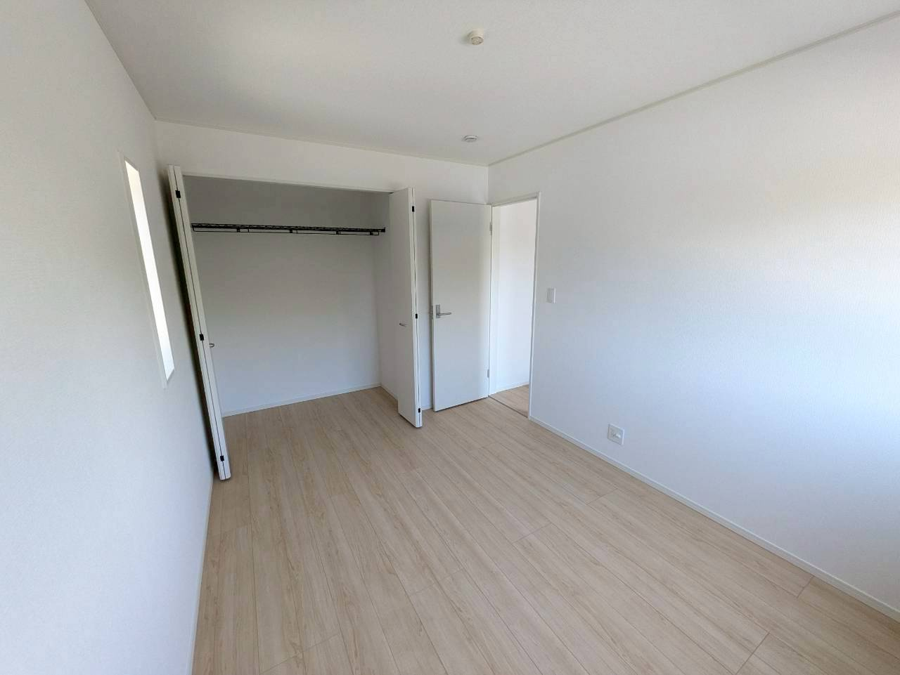 柳川市間の新築一戸建の洋室