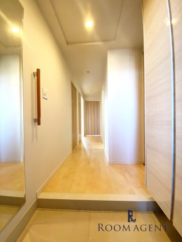 グランドゥール瑞穂通の玄関