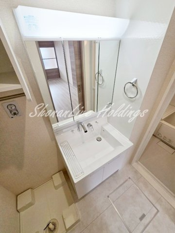 D’s Bless横須賀Ⅰの独立洗面台|収納豊富な3面鏡タイプの独立洗面台♪