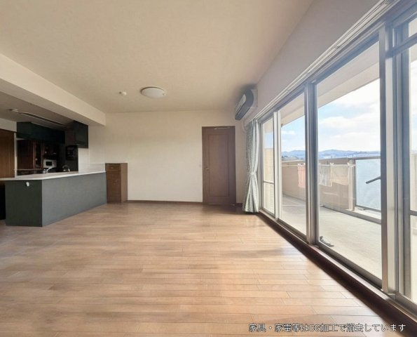 マークスタウン・グランフィーネ川西の居間・リビング|リビングダイニング
※一部既存家具はAIで削除しております。