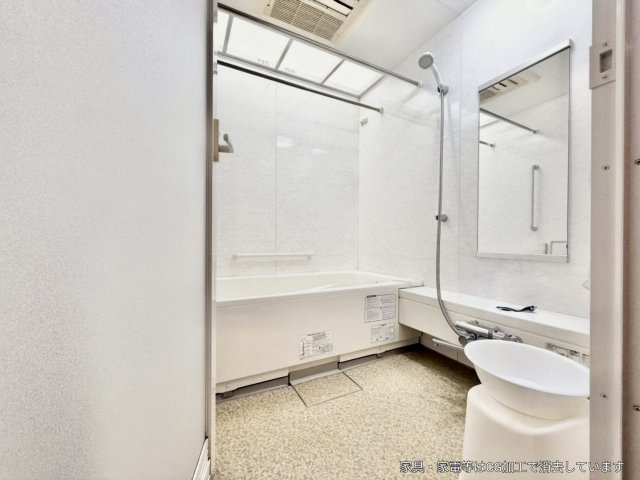 マークスタウン・グランフィーネ川西の浴室|浴室
※一部既存家具はAIで削除しております。