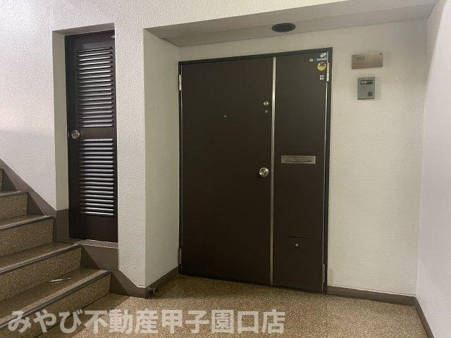 モナーク甲子園の玄関