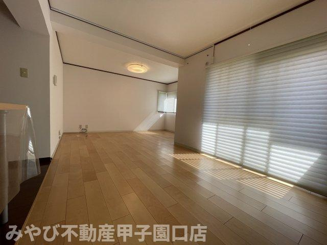 モナーク甲子園の居間・リビング