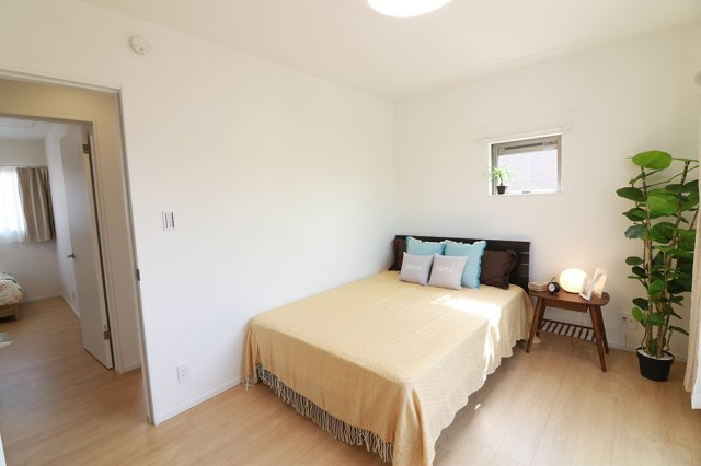 丸亀市　中府町①　太陽光つきオール電化住宅の寝室|同じ建築メーカーの仕様となります。実物とは異なることがございます。