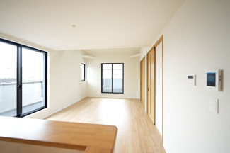 【居間・リビング】 | 福生市武蔵野台二丁目新築戸建