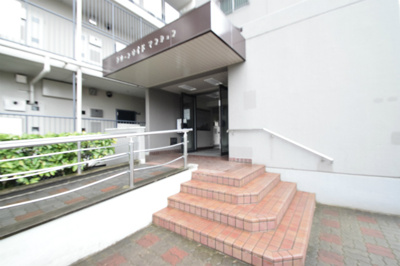 【エントランス】 | 日商岩井グリーンサイドマンション | サイトに掲載されていない箇所の写真、撮影してお届けさせて頂きます！気になる物件で、見たい部分の画像が無い場合は、弊社スタッフまでご連絡下さいませ。お客様の気になる箇所を、カメラにて撮影して参ります！