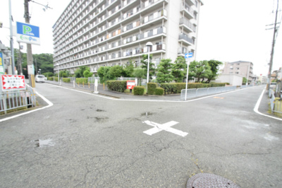 【周辺】 | 日商岩井グリーンサイドマンション | 現在ご返済中のカーローン・カードローン・教育ローンなどを住宅ローンに一本化したり、家具家電購入費用・引越し費用を住宅ローンと組み合わせるなど、お客さまにメリットの多い住宅ローンのご提案が可能です。