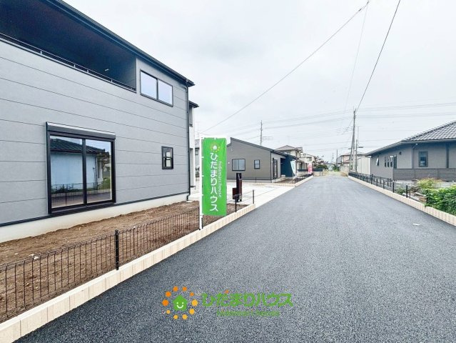第2古河諸川　新築一戸建て　02　リーブルガーデンの前面道路含む現地写真