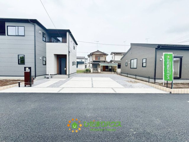 第2古河諸川　新築一戸建て　02　リーブルガーデンの駐車場