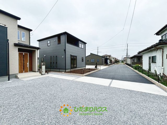第2古河諸川　新築一戸建て　01　リーブルガーデンの前面道路含む現地写真