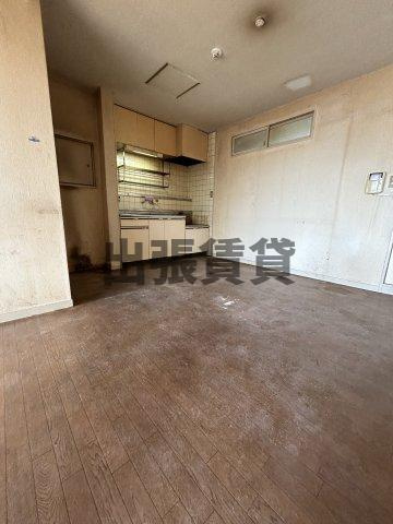 仲介手数料0円！！リアライズ若鶴の居間・リビング