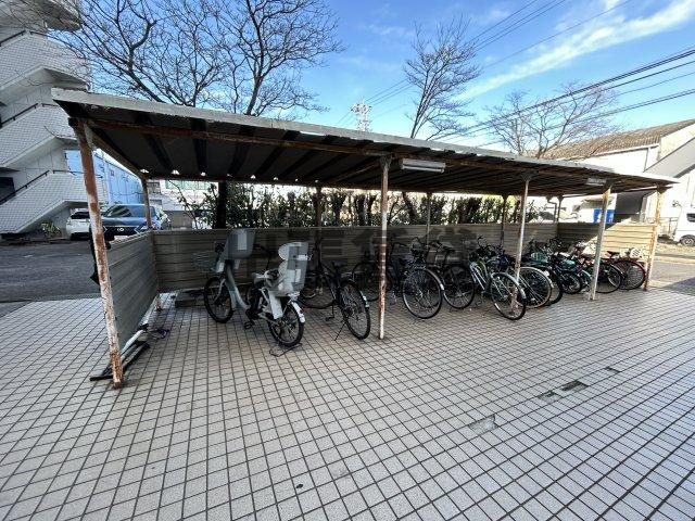 仲介手数料0円！！リアライズ若鶴の駐車場