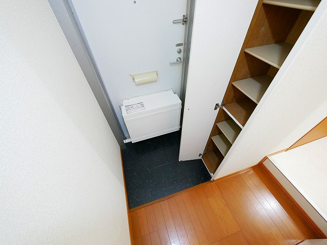 レオパレス萩ヶ丘の玄関|落ち着いた玄関です