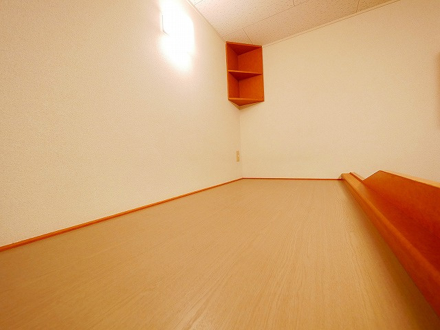 レオパレス萩ヶ丘の寝室|ゆとりの広さです