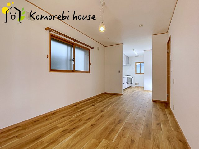 さいたま市北区宮原町　中古戸建の居間・リビング|こちらのリビングで趣味の時間をお楽しみください