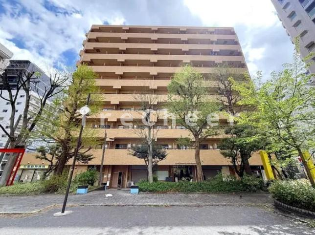 ライオンズマンション新宿東公園の外観