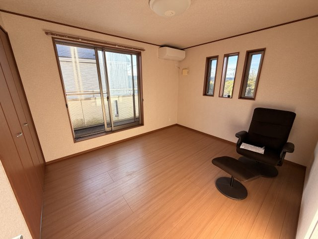 伊奈町貸戸建の洋室|広々とした洋室です