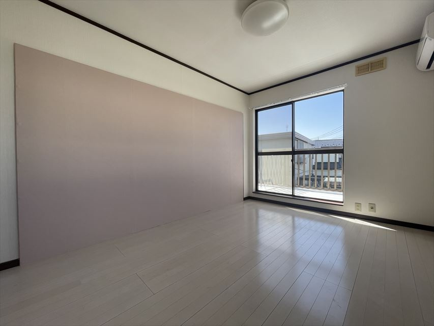 椿山貸家の洋室|明るい洋室です