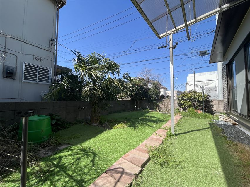 椿山貸家の庭|お庭の付いた物件です