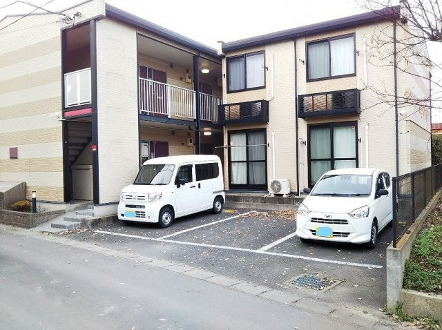 レオパレスヨコタの駐車場