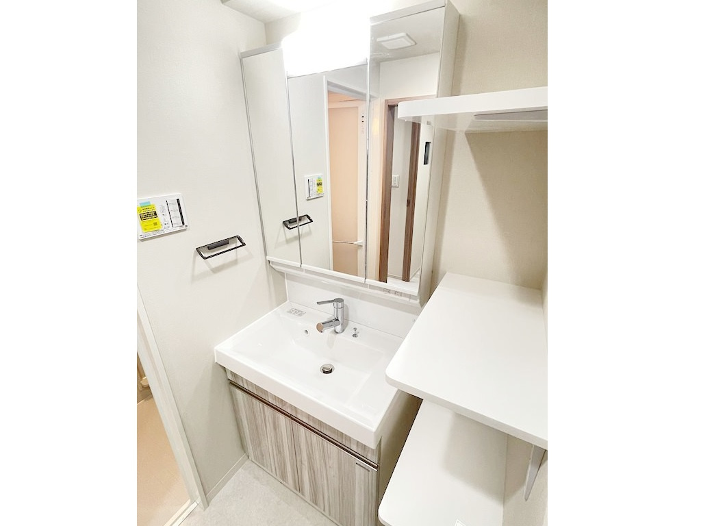 ディアレイシャス赤羽の内装|明るい室内です