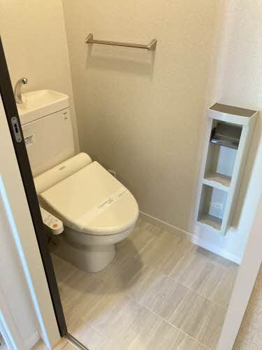 広島市南区東霞町のアパートのトイレ|シンプルで使いやすいトイレです