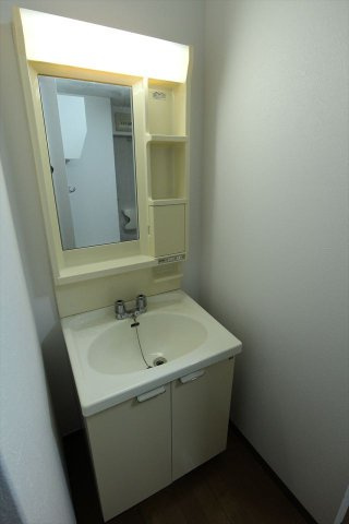 Word 2003の独立洗面台|独立洗面台、小物を置くことができて便利です